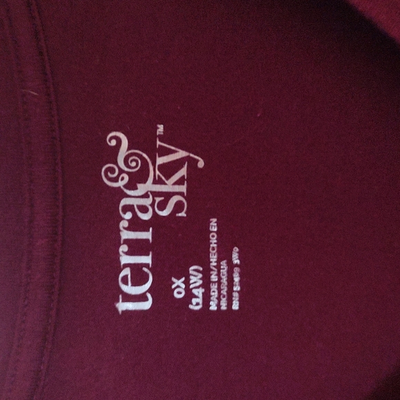 Magenta short sleeve t-shirt. Size 14. - Picture 4 of 9